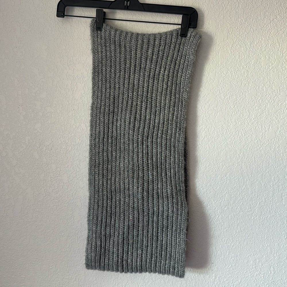Lauren Conrad knitted scarf